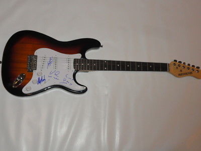 EARTH, WIND & FIRE SIGNED ELECTRIC GUITAR PHILIP BAILEY VERDINE RALPH JSA LOA