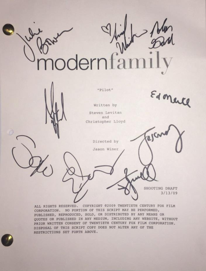 Modern Family Cast Signed Autographed TV Script Sofia Vergara Ed O'Neil + 8 more