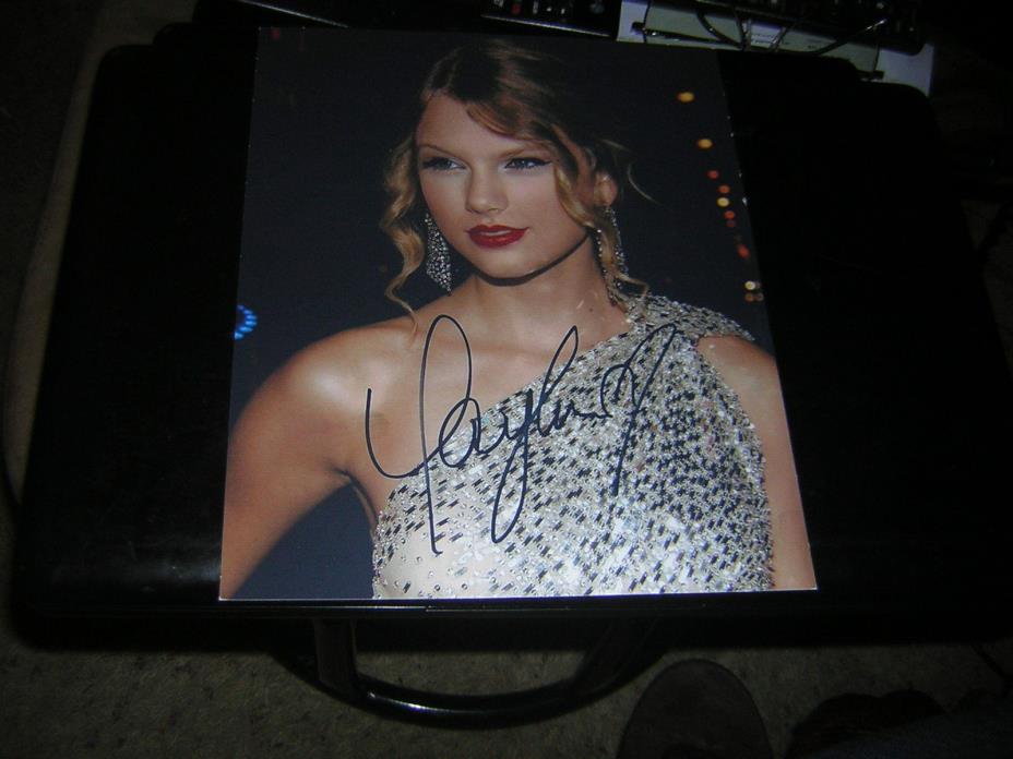 Taylor Swift autographed 8x10 photograph RP