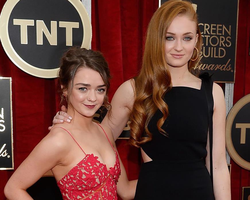 Maisie Williams and Sophie Turner 00001 Fee Shipping Game of thrones