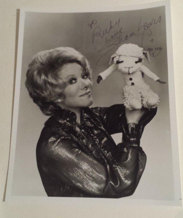 Shari Lewis TV star puppet Lamb Chop signed b/w photo vintage