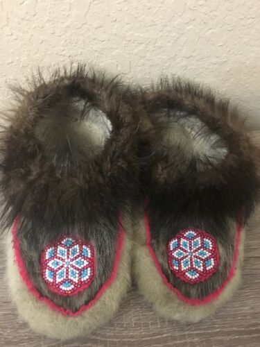 Vintage Handmade Beaded Fur Eskimo Moccasins USA Women's 10-10.5
