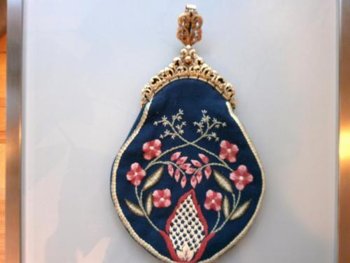 AUTHENTIC VINTAGE HAND EMBROIDERED NORWEGIAN GRAFFER BUNAD PURSE  Brass hardware