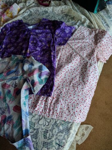 Lot Of 6 Scrub Tops 5 Size M, 1 Size Large