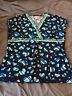 LADIES SCRUB TOP HEARTS PREOWNED SIZE M-me
