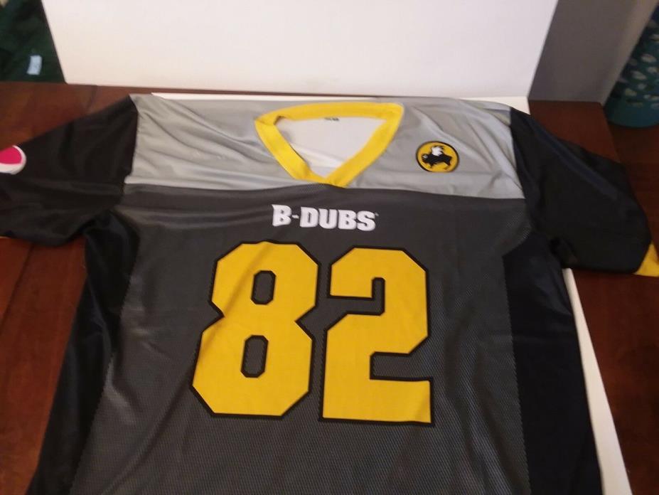 XL buffalo wild wings employee v neck jersy