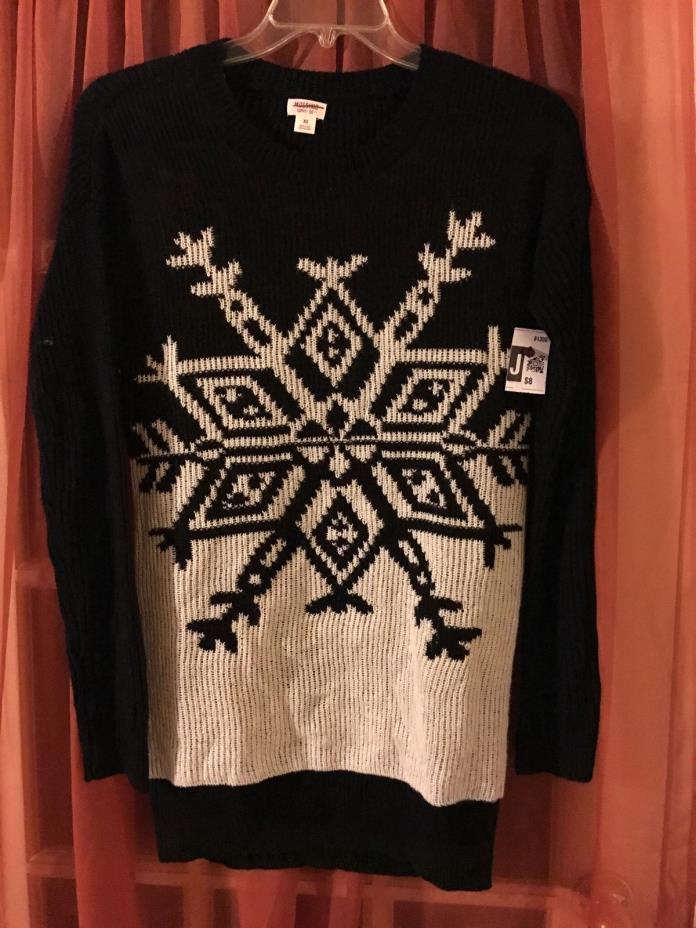 (UNISEX) BLACK & WHITE SWEATER SIZE X-SMALL MADE BY MOSSIMO SUPPLY CO.
