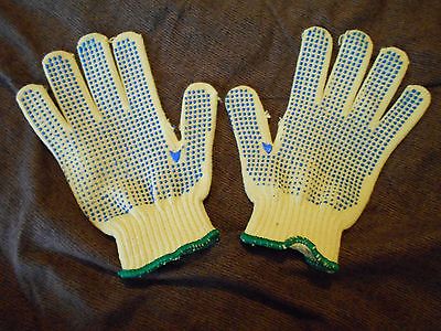 2  PAIR OF GLOVES WOMEN OR MEN 1SMALL AND 1 MEDIUM