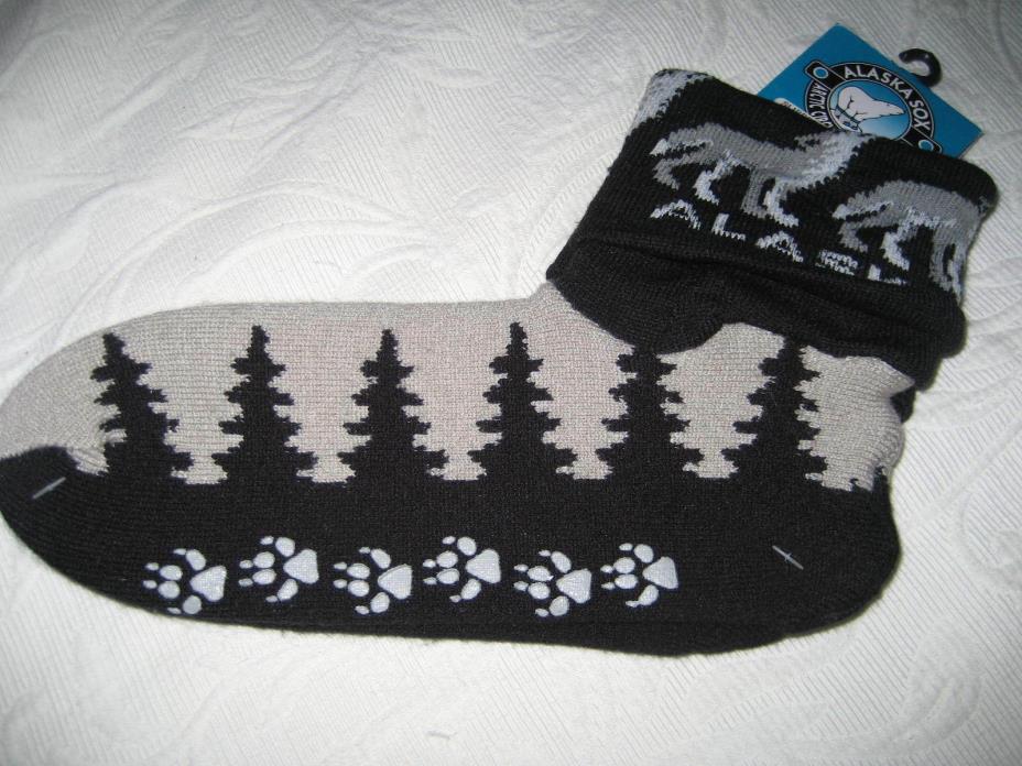 NWT ALASKA SOX Socks Slippers Wolf Tree Design Unisex Size Adult M/L