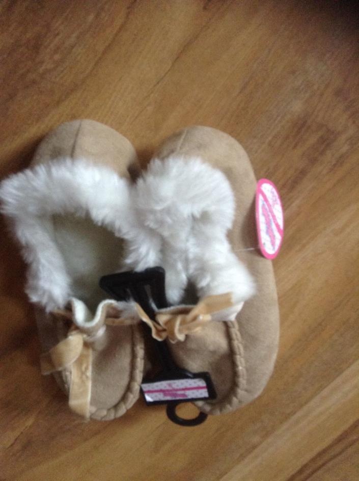 CHILDS MOCCASINS  NEW SIZE L (2-3)