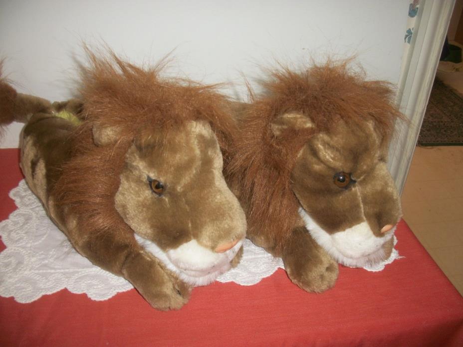 LION KING SLIPPERS, ADULT SIZE 9-10