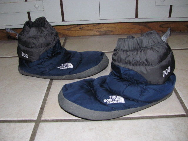 The North Face 700 Fill Down Slippers tent booties blue gray men's medium NWOT