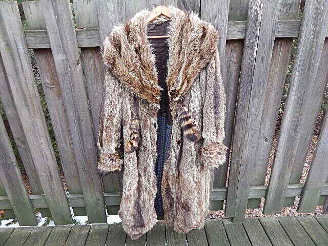 LARGE MAGNIFICENT RACCOON FUR COAT NEEDS MINOR RESTORE AT BASE INTERNATINAL SALE