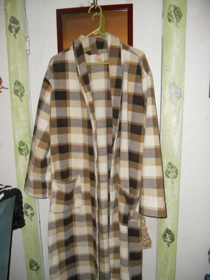 faded glory brown belted plaid fleece robe says one size but fits L