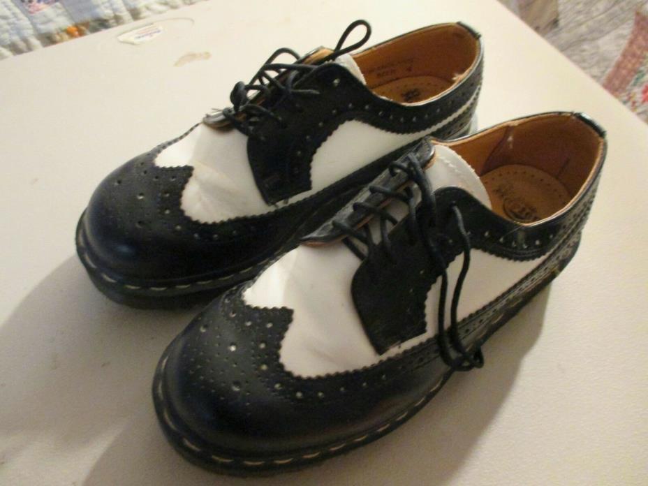 VTG DR MARTENs THE ORIGINAL MADE IN ENGLAND BLACK/WHITE WING TIP WOMEN'S SZ 4/6