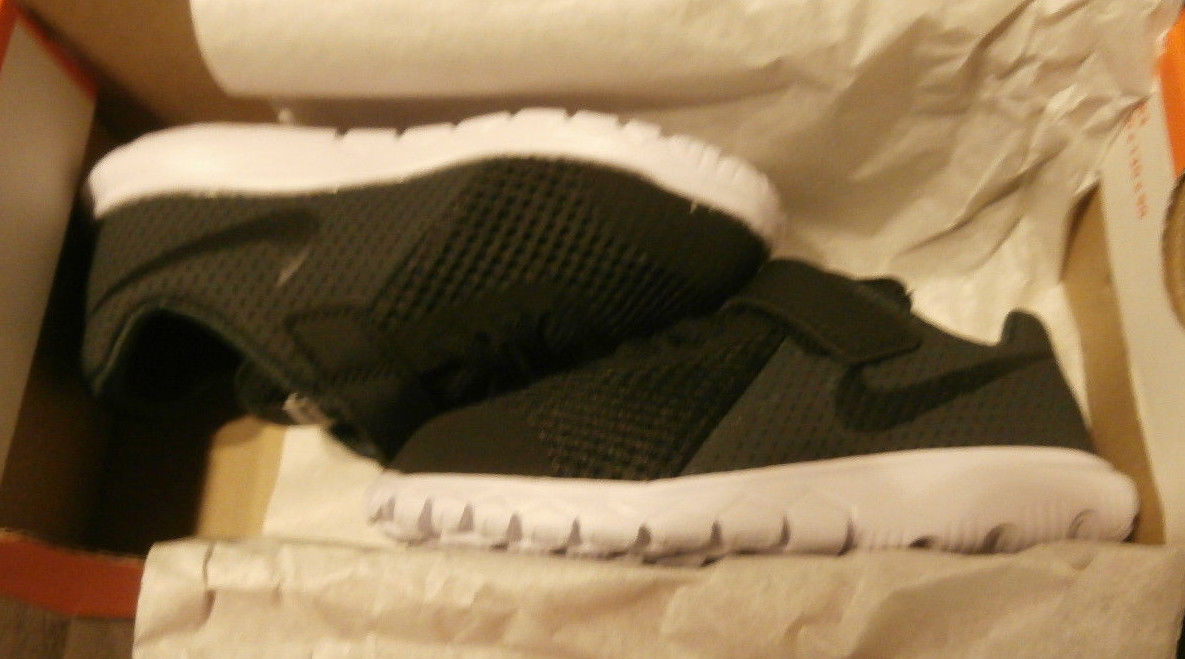 Nike Infant Toddler Boys shoes size 2c.  Black & White Nike Flex. Experience.