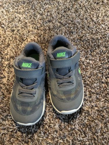 Toddler Boys Nike shoes size 7 c