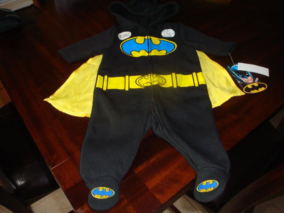 Batman Boys One-Piece Pajamas -Size NB Newborn- Costume Hooded w/Cape Sleeper
