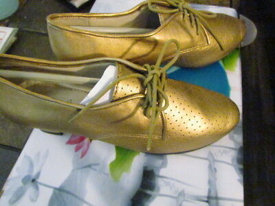 Women's Gold Shoes Size 7 Pretty Great for a Halloween Costume
