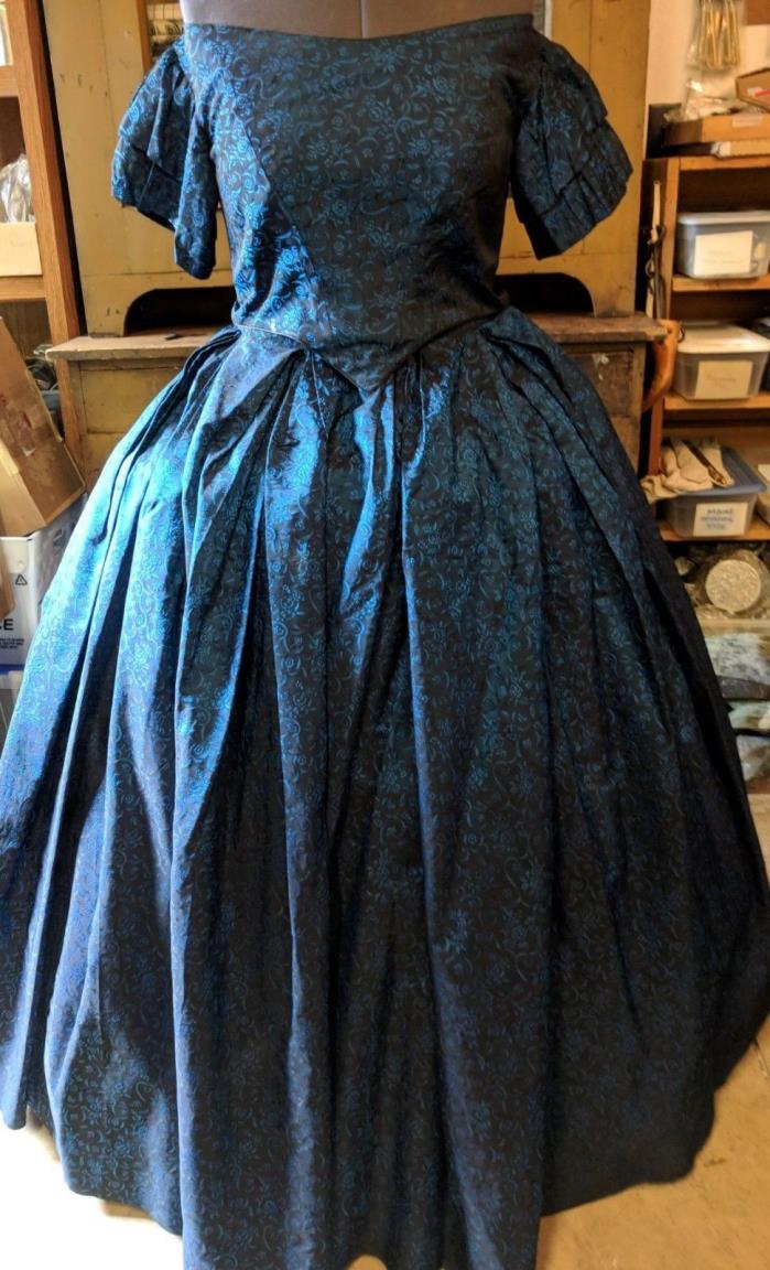 Ladies Civil War Gown Size 10 Taffeta comes with Hoop Skirt