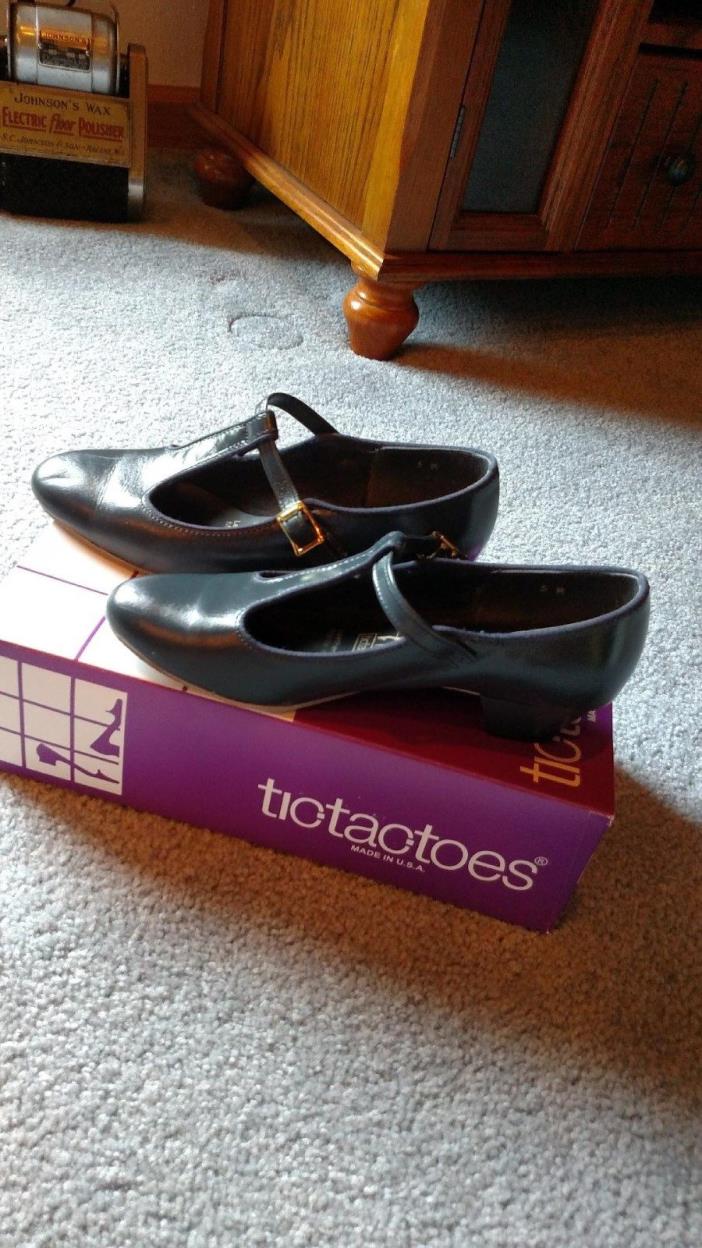 Tic tac toes square dance shoes Blue   Size 5   Never worn NIB Peggy