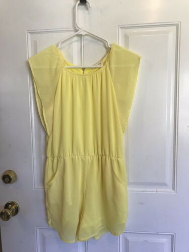 Large Copper Key pale yellow sheer overlay butterfly short sleeve zip romper EUC