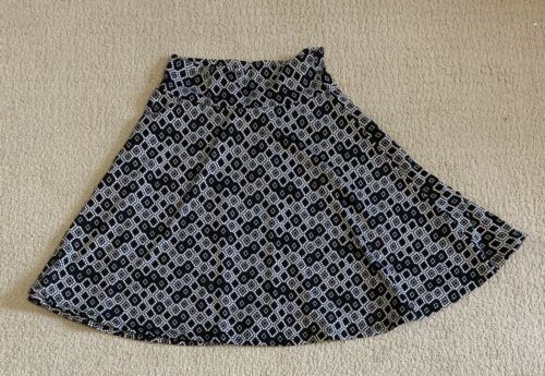 EUC LuLaRoe Kids Azure Skirt Size 8  Black White Lace Look-a-like