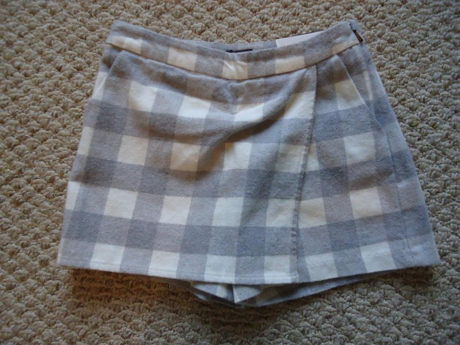 New w/Tags*GAP Girl's Gray and White Checkered Skort in Size 7