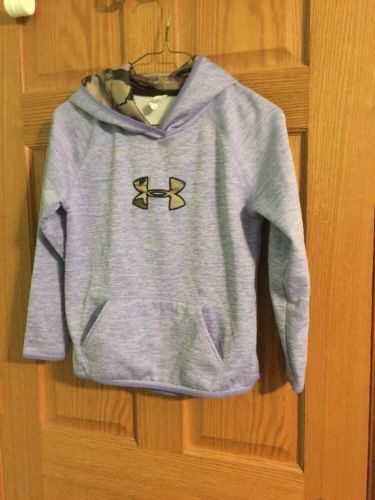 girls under armour medium Hoodie (G200)