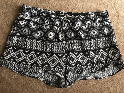 Girls Love Peace And Lipgloss Aztec Shorts Size XL (14-16)