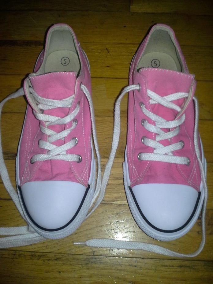 Air walk girls pink canvas shoes  size 5