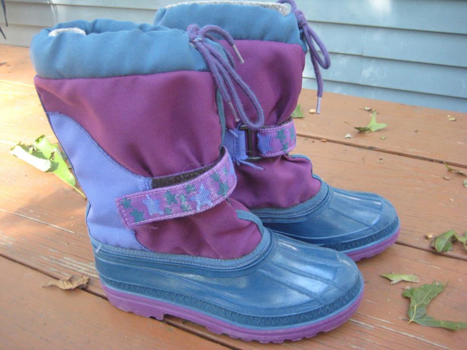 Girl youth size 2  winter boots removeable felt liners  made in Canada