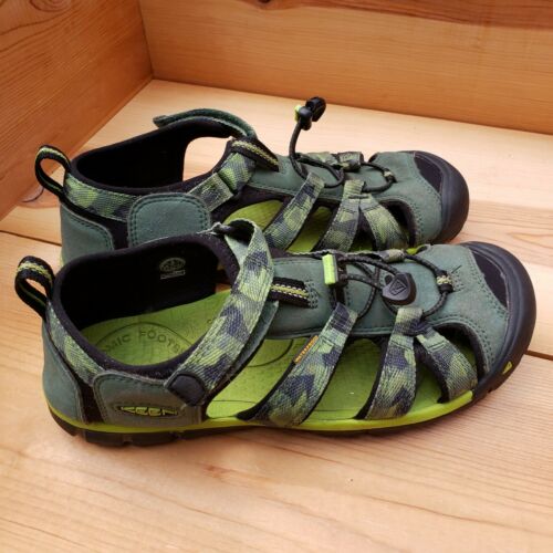 Keen seacamp CNX Big Kids Size 6 Camo Green EU 38 sandals water shoes