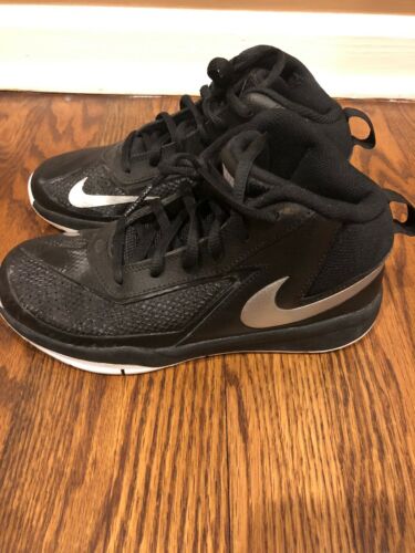 Nike Team Hustle 01 Basketball shoes