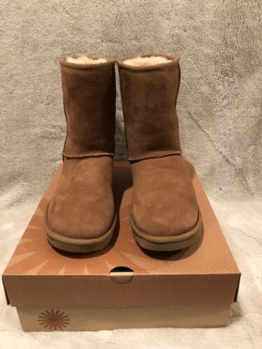 UGG Classic II Genuine Shearling Lined Short Boot Size 8