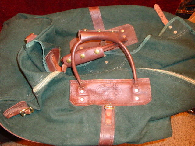 J.W. Hulme Co. Large Green Canvas & Leather Duffle Bag Great Shape Used Once