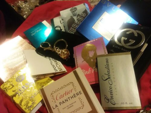 Unisex AROMATHERAPY KEYCHAIN GIFT POUCH W/ 4 RANDOM SCENTS INCLUDED