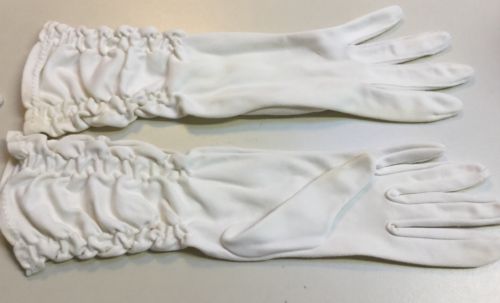 Vintage ladies gloves white shirred beautiful elegant one size