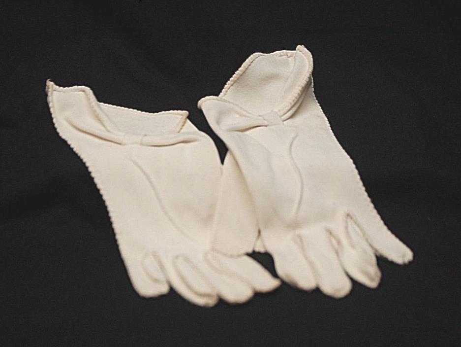 Old Vintage Women's Gathered White Gloves Sunday Church Easter Weddings