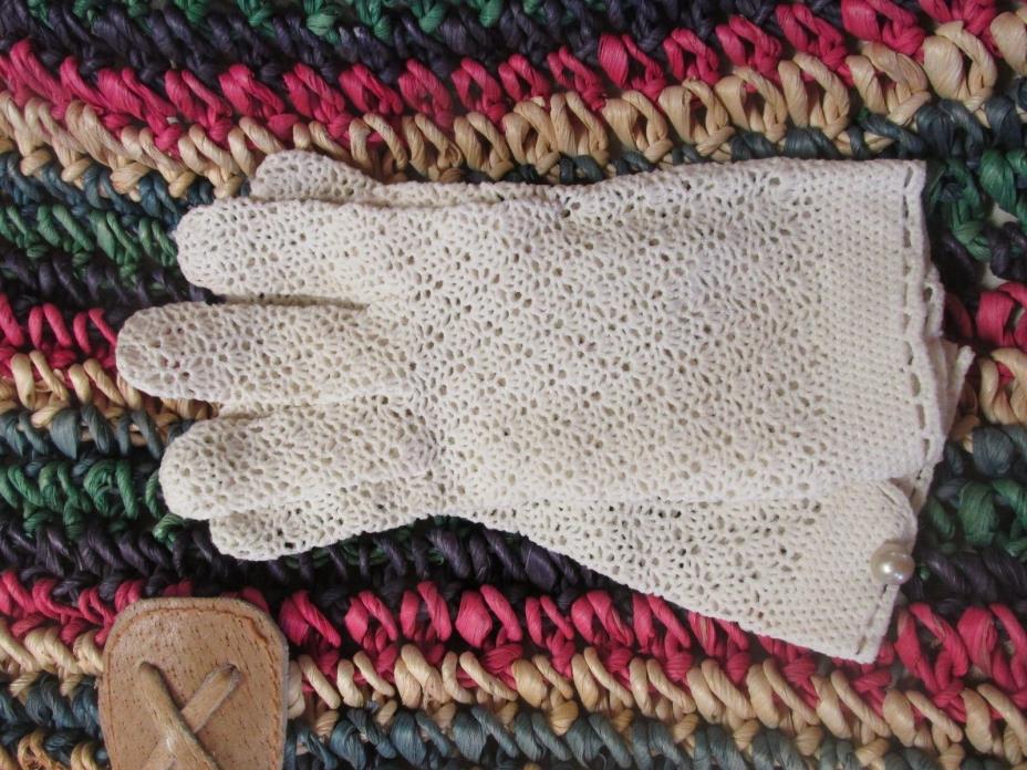 Vintage Ivory Crochet youth /womens Dress Gloves antique collectable