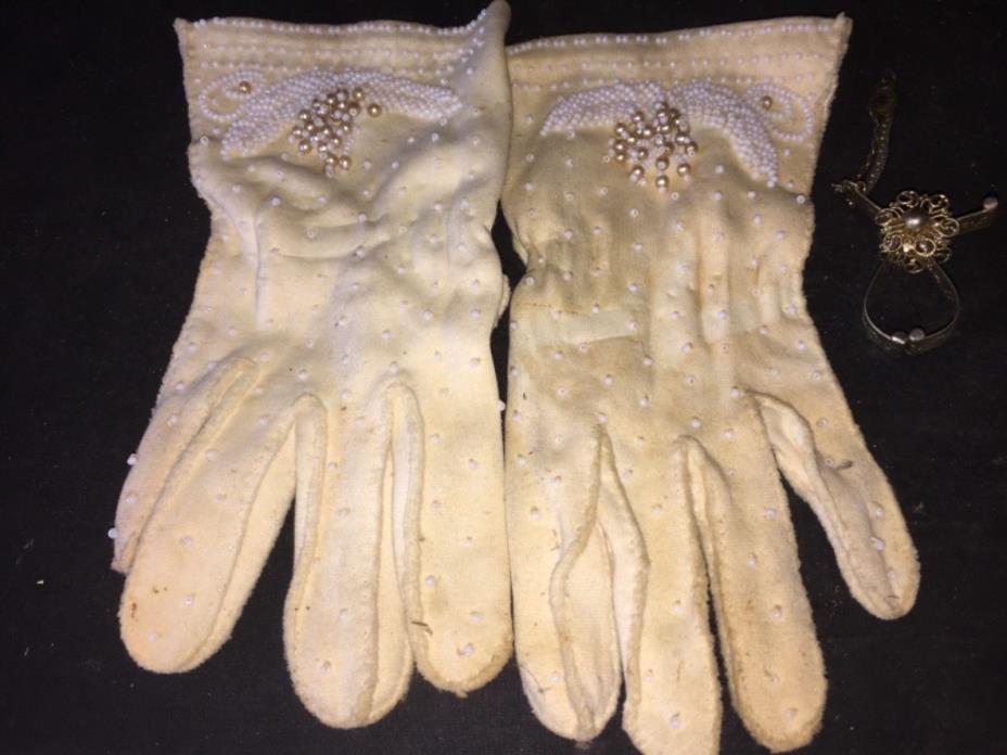 VINTAGE IVORY COLOR BEADED GLOVES WITH SILVERTONE HOLDER
