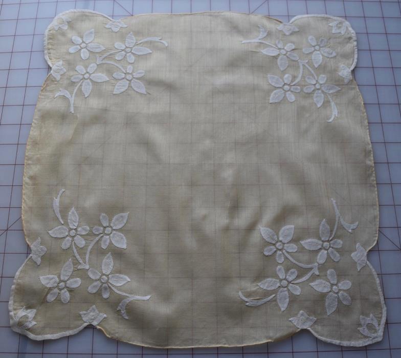 7003 Vintage beautiful Madeira Style applique floral hankie, yellow and white