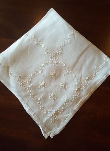 VINTAGE ?? OLD EMBROIDERED BEAUTIFUL LADY'S HANDKERCHIEF ? 12.5