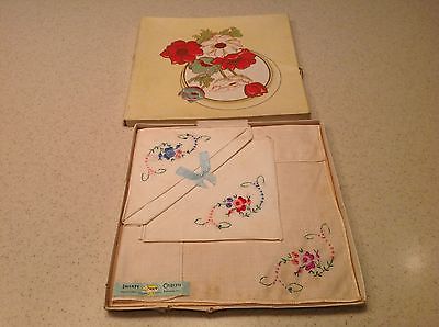 Vintage Ladies Boxed Set Of 3 Floral Embroidered New  Handkerchief Hankies Hanky