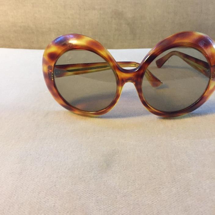 VINTAGE ITALIAN  ROUND HONEY COLORED OVERSIZEDTORTOISE 1960'S SUNGLASSES