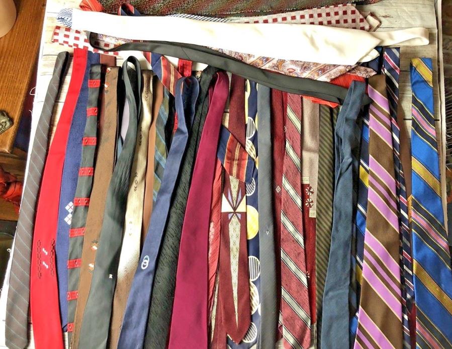 Lot 50+ Vintage Mens Neck Ties 42,10 clip ~ Quilting,Crafts,Theater skinny deco