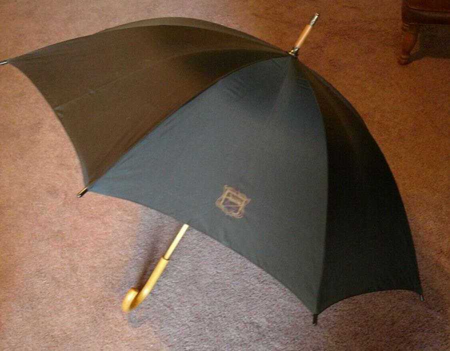 Vintage Black Umbrella Wood Handle & shaft Crest of Lion E T  40
