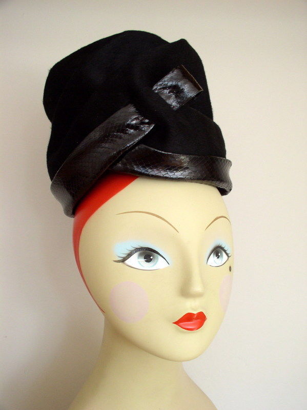 Vintage 1950s Christian Dior Chapeaux Womens Hat Black Fur Felt Snakeskin Toque