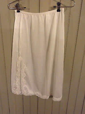 Vintage mel-lin white 1/2 slip with lace hem - size med with double slits