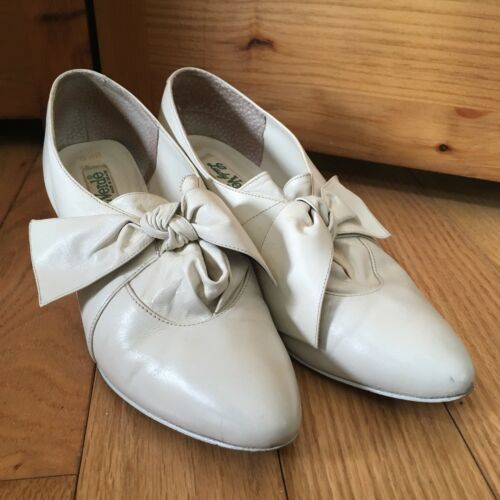 Vintage Lady Verde Beige Leather Bow Kitten Heel Shoes 8.5 B